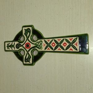 Celtic cross wall hanging green, red and ivory ceramic, Christmas